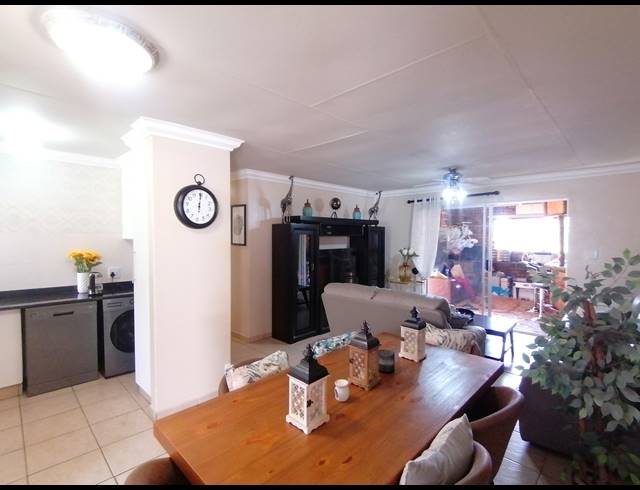 3 BEDROOM FREEHOLD FOR SALE IN MEIRINGSPARK